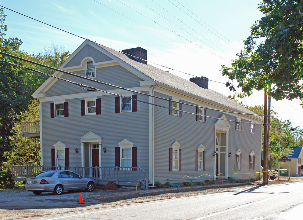 46 Water St in Epping, NH - Foto de edificio