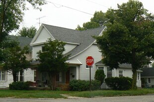 1 W 17th St, Unit Upper unit in Holland, MI - Building Photo