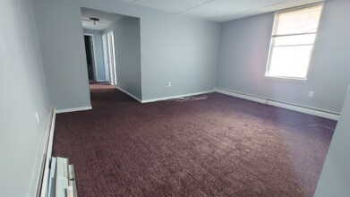 18 S Forklanding Rd in Maple Shade, NJ - Building Photo - Building Photo