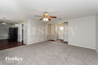 1409 Harrison Ln in Hurst, TX - Foto de edificio - Building Photo