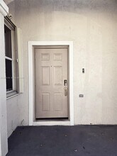 821 NW 130th Ave in Pembroke Pines, FL - Building Photo - Building Photo