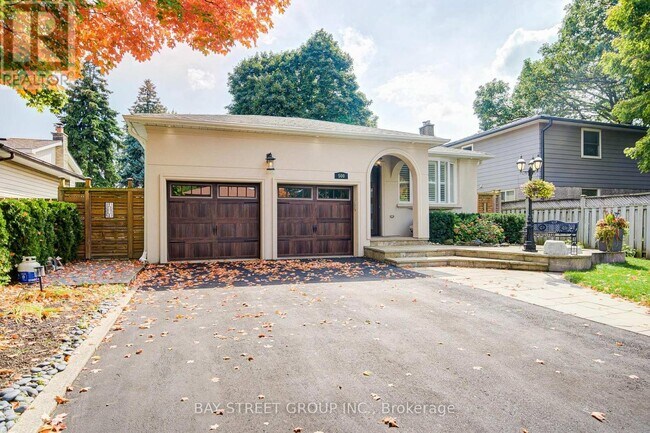 500 Tipperton Crescent in Oakville, ON - Building Photo - Building Photo