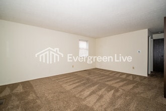 8209 Mount Washington Dr in Huber Heights, OH - Building Photo - Building Photo