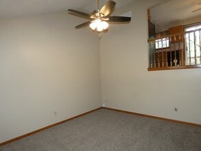 405 Woodland Ave in Smithville, MO - Building Photo - Building Photo