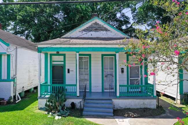 property at 1812 Dante St