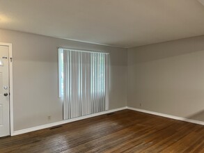 4902 2nd Ave N in Regina, SK - Building Photo - Building Photo