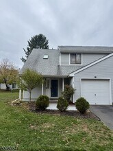 92 Winchester Way in Franklin Township, NJ - Building Photo - Building Photo