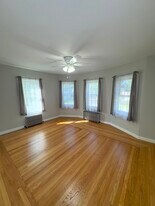 53 Pettaconsett Ave in Warwick, RI - Building Photo