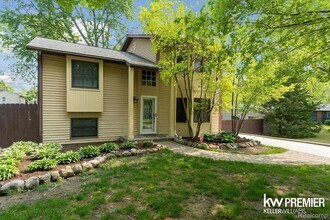 4022 Hazelett Dr in Waterford Township, MI - Building Photo - Building Photo