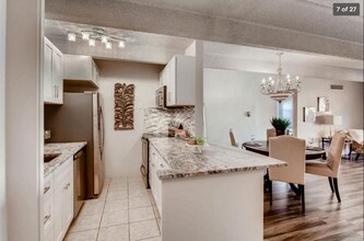 1365 Columbine St, Unit 201 in Denver, CO - Building Photo - Building Photo