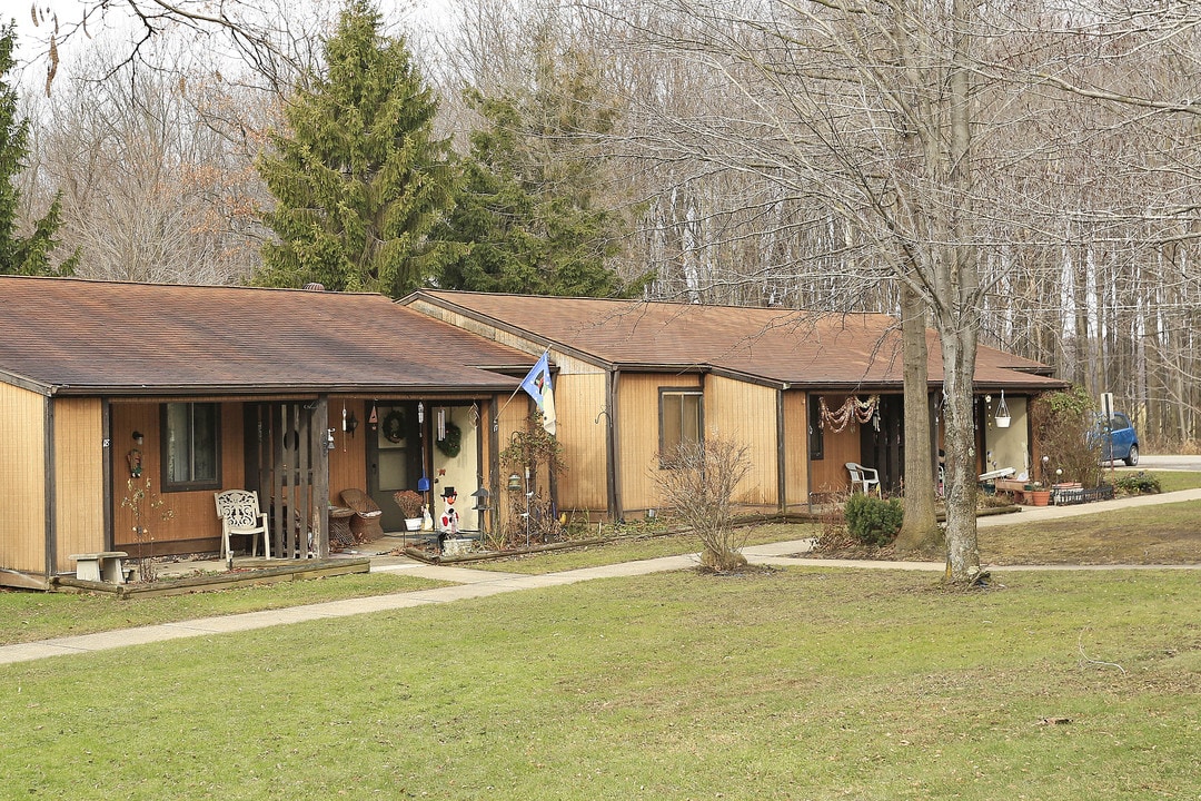 Andover Apartments in Andover, OH - Building Photo