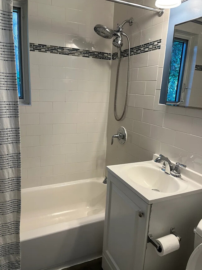 10307 Montrose Ave, Unit 202 in Bethesda, MD - Building Photo - Building Photo