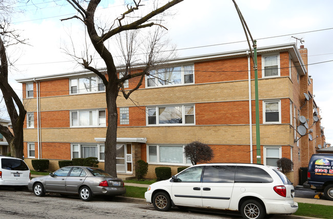 8557 W Catalpa Ave in Chicago, IL - Building Photo - Building Photo