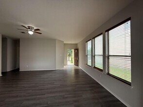 1722 E Mesa Park Dr in Round Rock, TX - Building Photo - Building Photo