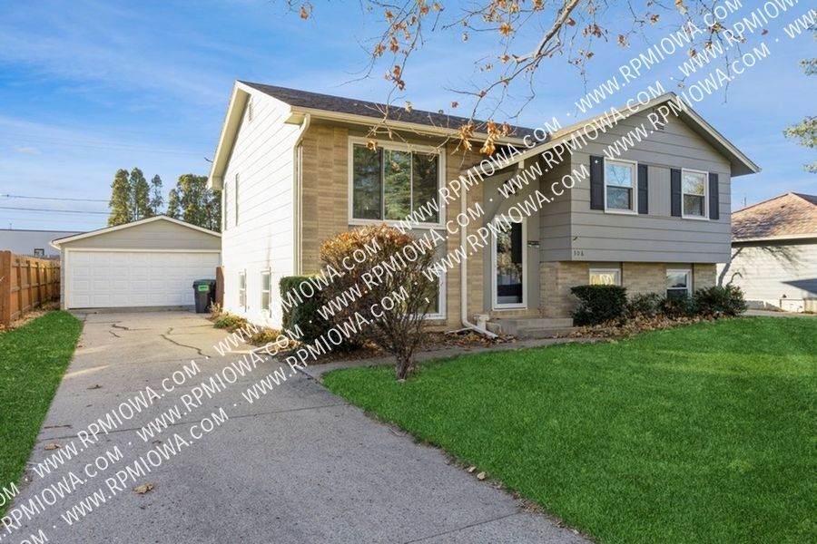 306 NE Grant St in Ankeny, IA - Building Photo