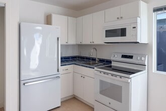 118 Bardsdale Ave in Oxnard, CA - Building Photo - Building Photo