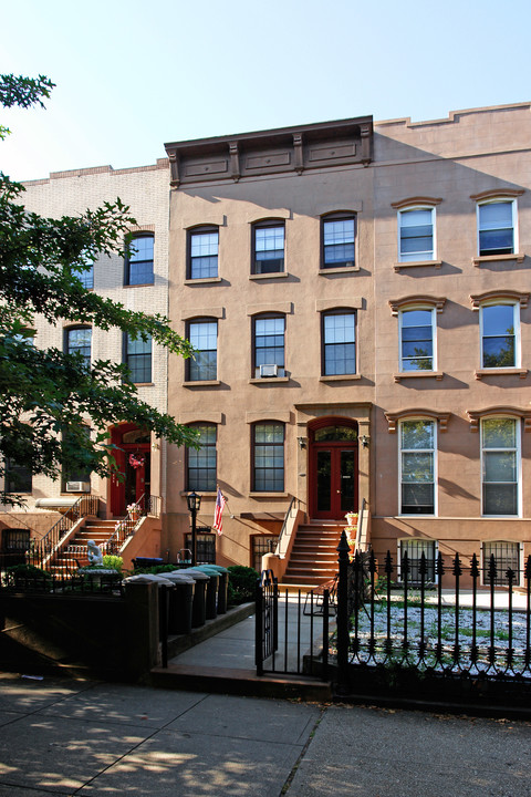 34 1st Pl in Brooklyn, NY - Building Photo