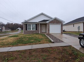 101 Kestrel Ct in Vine Grove, KY - Building Photo