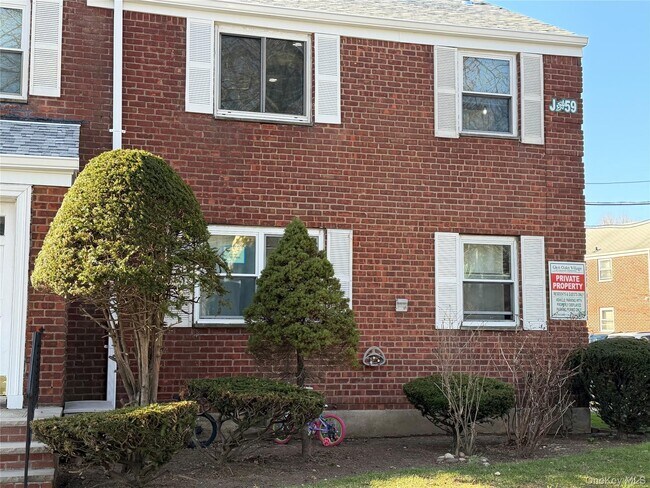 254-07 75th Ave in Queens, NY - Building Photo - Building Photo