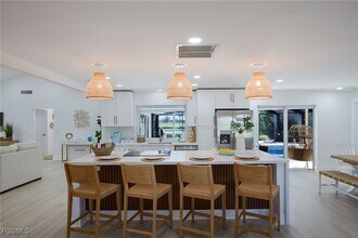 1224 Kittiwake Cir in Sanibel, FL - Foto de edificio - Building Photo