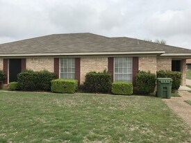 524 Connie Dr in Hewitt, TX - Building Photo