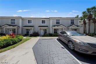 8273 Pacific Beach Dr in Ft. Myers, FL - Building Photo - Building Photo