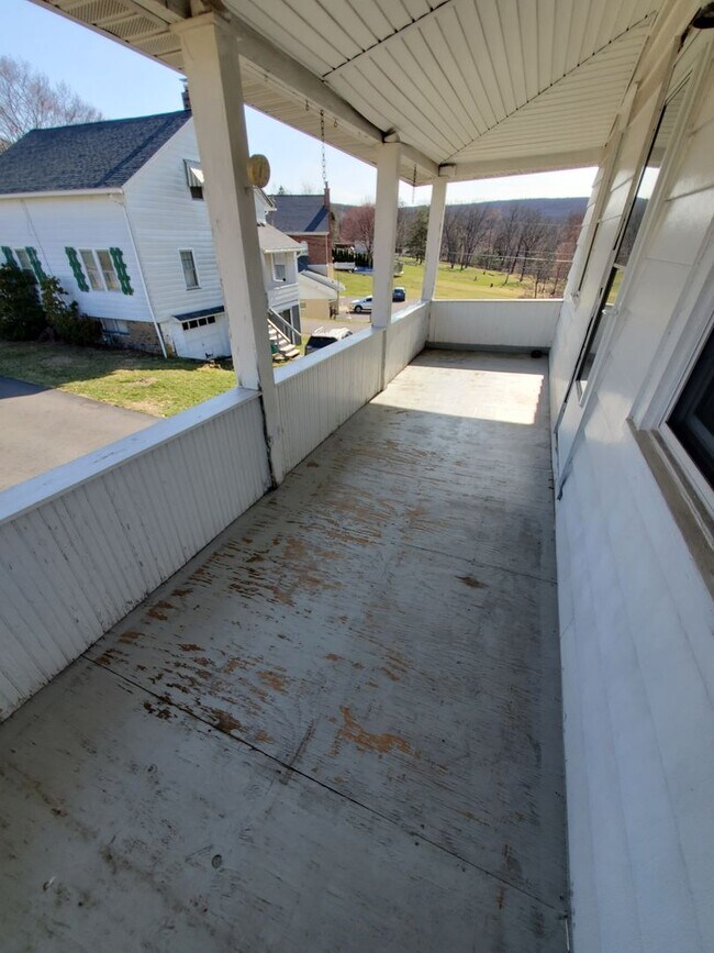 3 Chestnut St in Mountain Top, PA - Building Photo - Building Photo