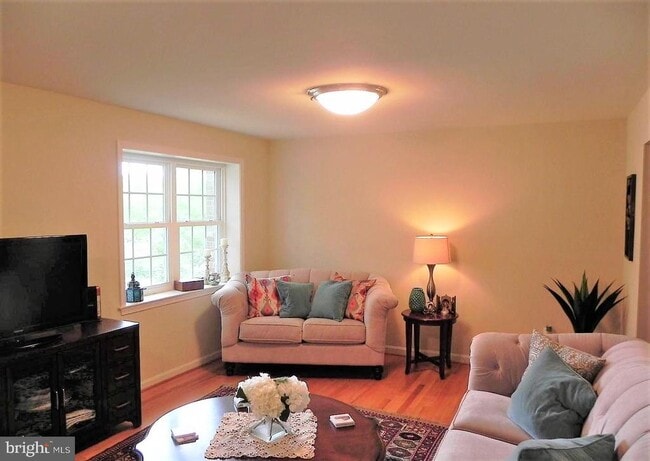 2305 McGregor Ct in Vienna, VA - Building Photo - Building Photo