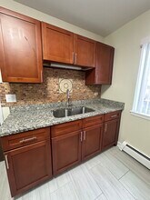 705 Court of Spruce, Unit Unit 3 in Vernon Hills, IL - Foto de edificio - Building Photo