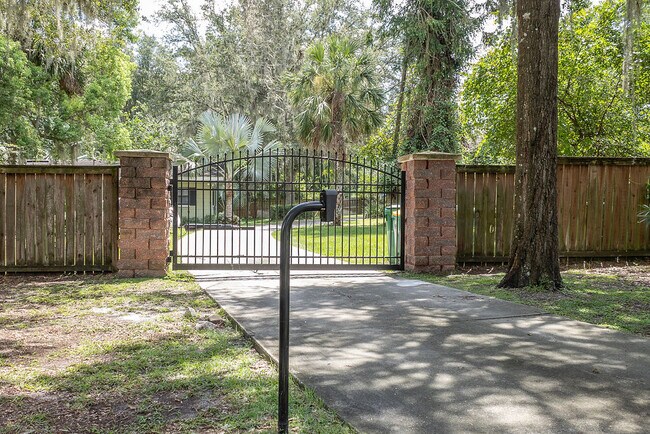 517 N Delaware Ave in DeLand, FL - Building Photo - Building Photo
