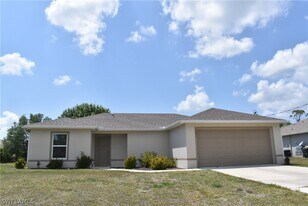 1791 Pierpoint St in North Port, FL - Building Photo