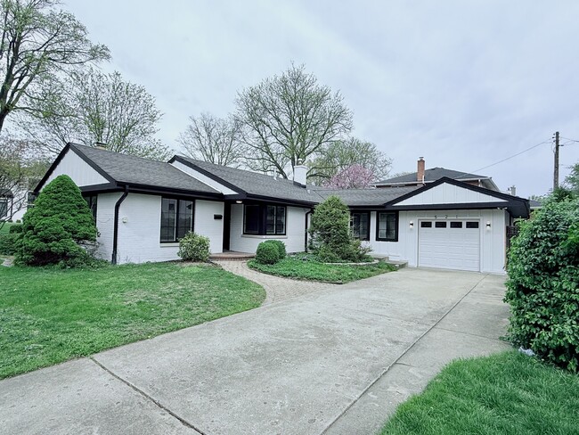 property at 521 N Oak St