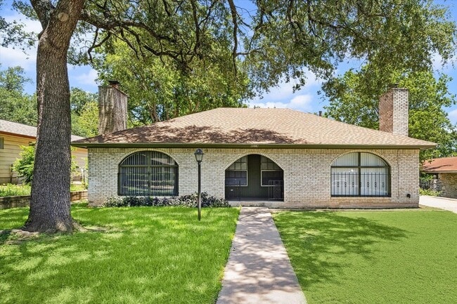 8514 Dryfield Dr, Unit A in Austin, TX - Building Photo - Building Photo