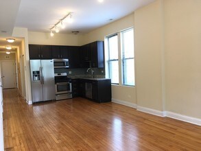 4053 N Leavitt St, Unit 1 in Chicago, IL - Building Photo - Building Photo