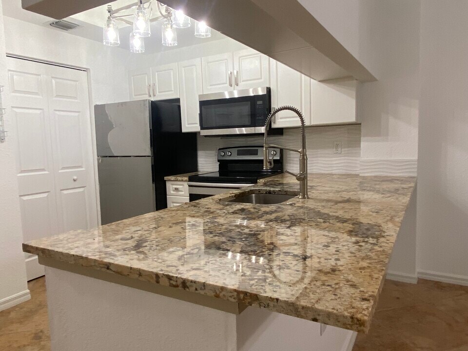2807 Veronia Dr in Palm Beach Gardens, FL - Foto de edificio