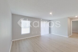 8833 N Vienna Dr in Citrus Springs, FL - Foto de edificio - Building Photo