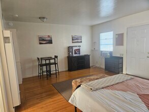 1443 Brown St, Unit studio in Napa, CA - Building Photo - Building Photo