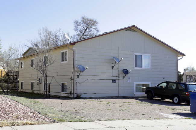 1020 Chiricahua Loop in Colorado Springs, CO - Building Photo - Building Photo