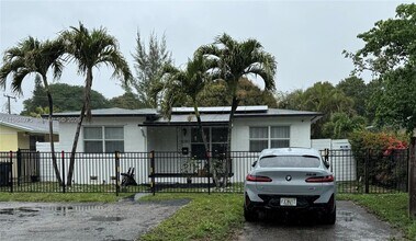 2247 Jackson St in Hollywood, FL - Building Photo - Building Photo