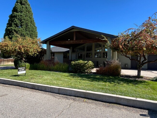 3736 N Mountain View Dr in Boise, ID - Building Photo - Building Photo