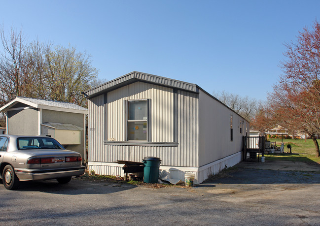 104 N D St in Easley, SC - Foto de edificio - Building Photo