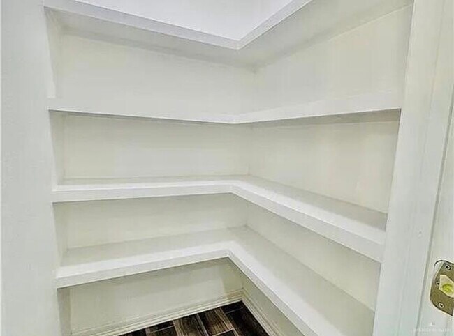 2304 E Tamarindo Ave in Hidalgo, TX - Foto de edificio - Building Photo