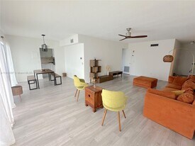 9700 E Bay Harbor Dr in Bay Harbor Islands, FL - Building Photo