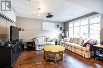 801 Tarn Ct in Oshawa, ON - Building Photo - Building Photo