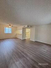 9586 W Ball Rd in Anaheim, CA - Foto de edificio - Building Photo