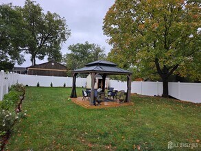 424 Remsen Ave in Woodbridge Township, NJ - Building Photo - Building Photo