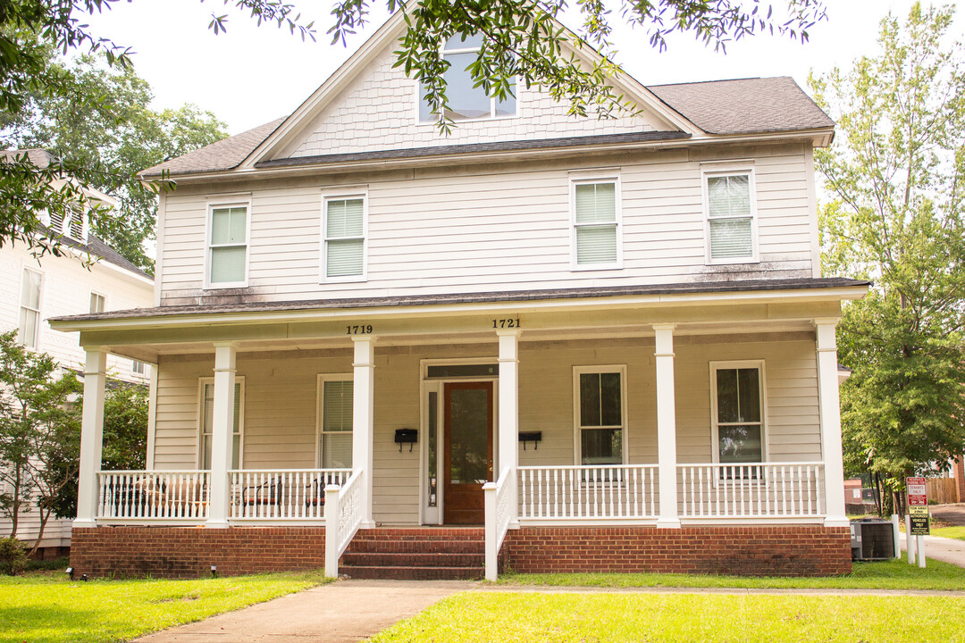 1721 Pendleton St in Columbia, SC - Building Photo