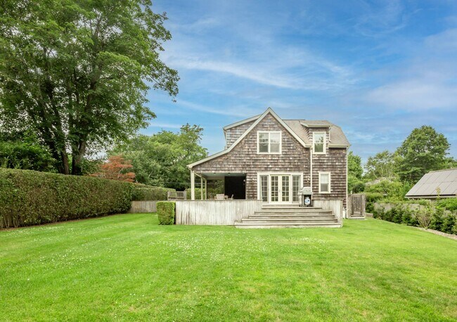 56 Osborne Ln in East Hampton, NY - Building Photo - Building Photo