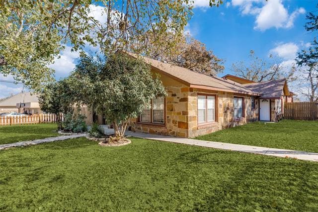 301 S Weatherford St in Chico, TX - Building Photo - Building Photo