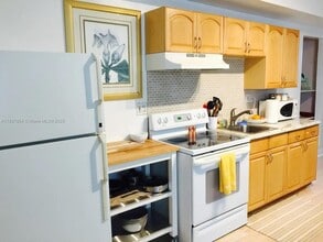 769 NW 10th St in Miami, FL - Foto de edificio - Building Photo